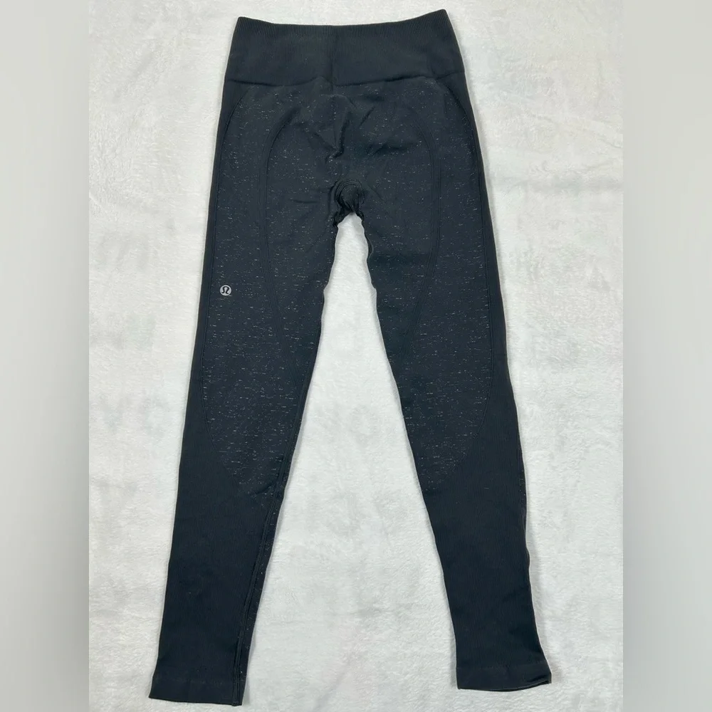 Lululemon Free to Flow 7/8 Leggings Women’s Size 4 Gray Speckled Yoga